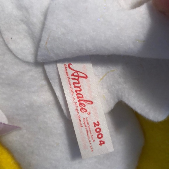 Annalee Mama duck with her three little chicks - Picture 5 of 10